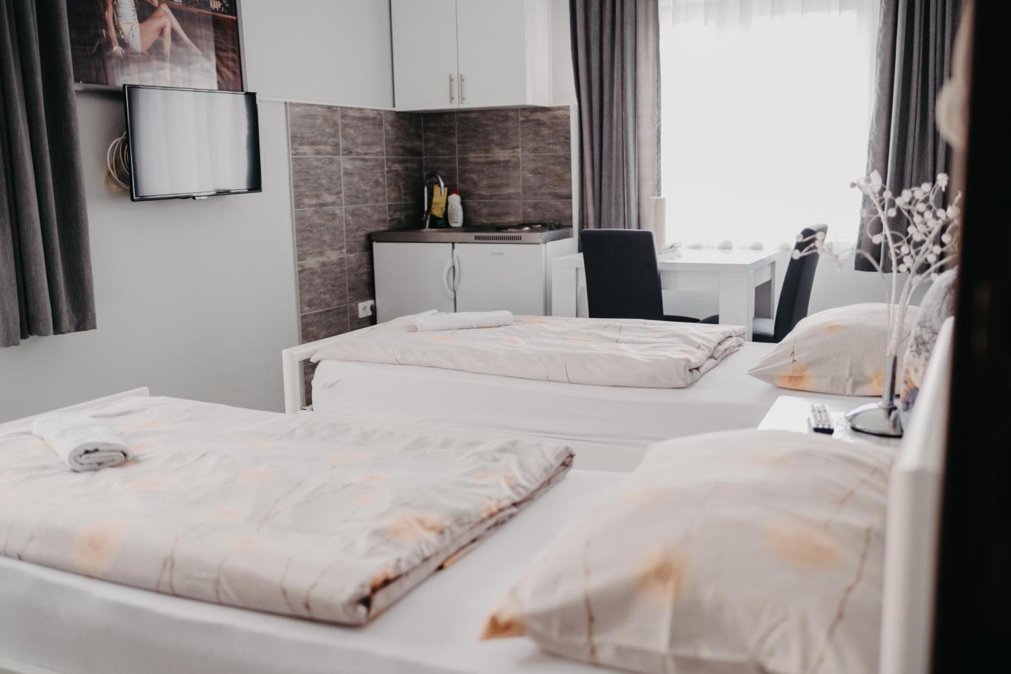 Prenociste Park Bed & Breakfast Modrica Exterior photo